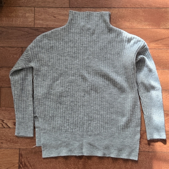 Ribbed Turtleneck Sweater - Picture 3 of 4